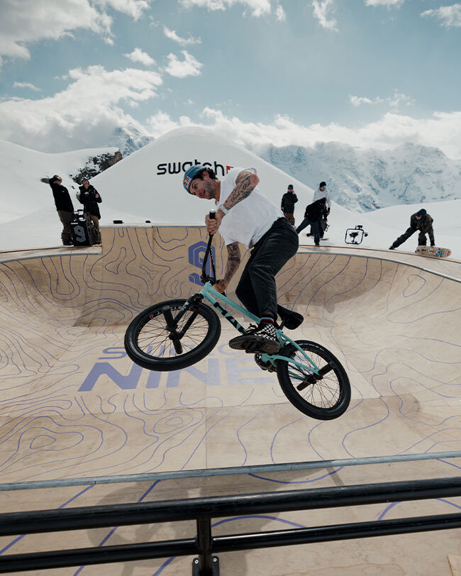 Matthias Dandois doing bmx Matthias Dandois doing bmx
