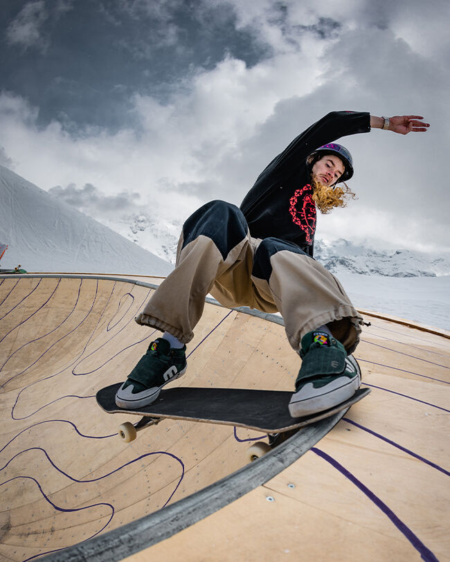 Andy Anderson skateboarding Andy Anderson skateboarding